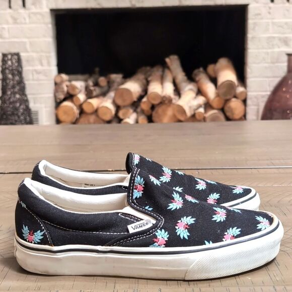 Vans Heart /Angel Wings Slip Ons Sz 8.5 - Picture 1 of 8
